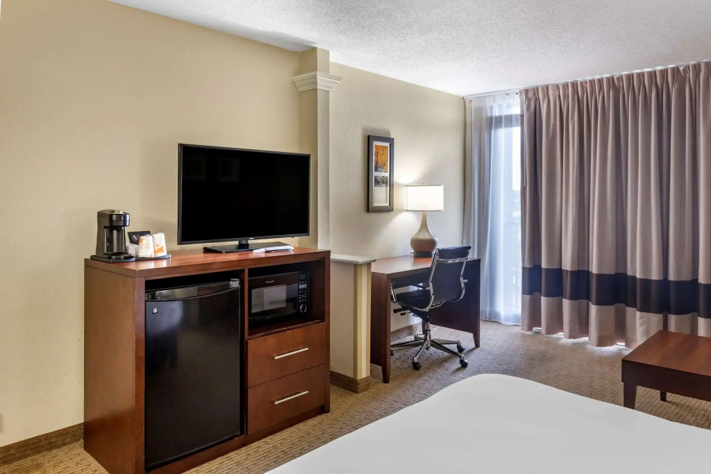 Comfort Inn & Suites near Danville Mall