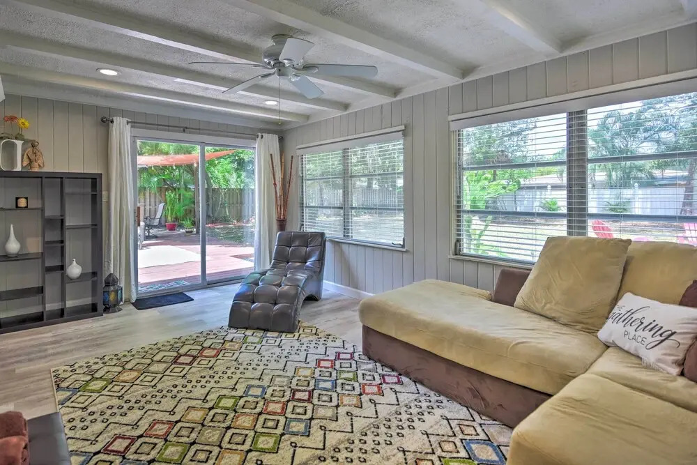 Sunny Sarasota Home w/ Yard < 2 Mi to Downtown!