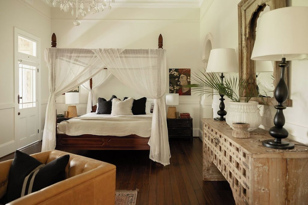 Hinterland House