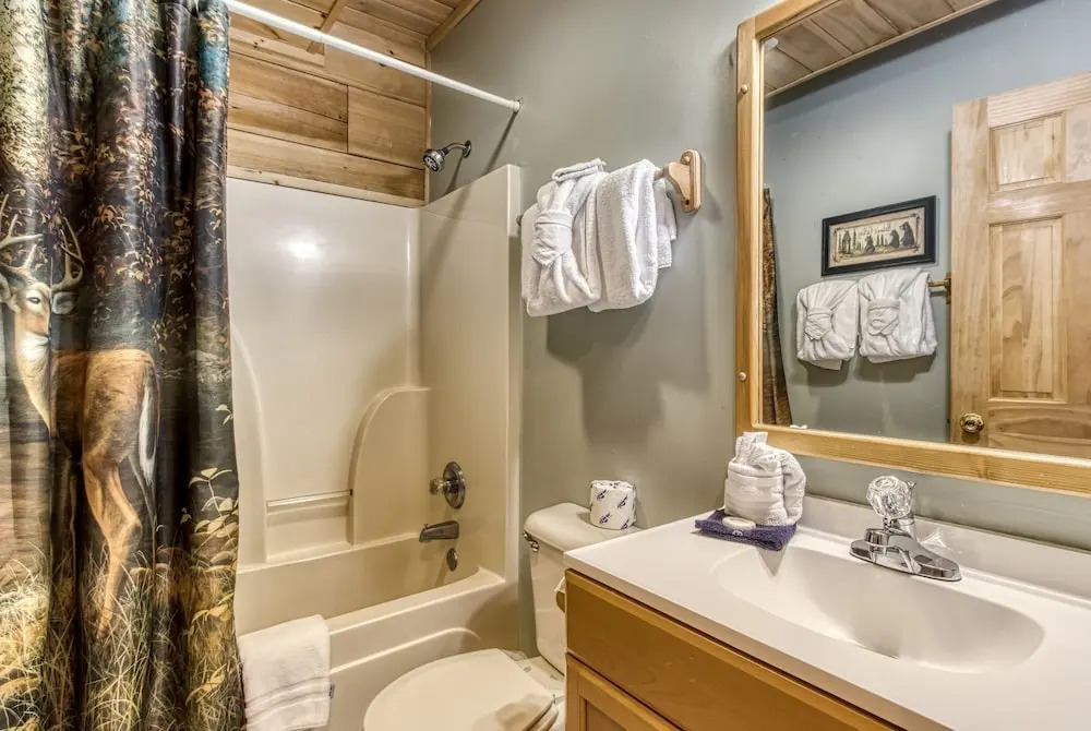 Er 256 - Smoky Mountain Top Great Location - Close To Town! 3 Bedroom Cabin by RedAwning
