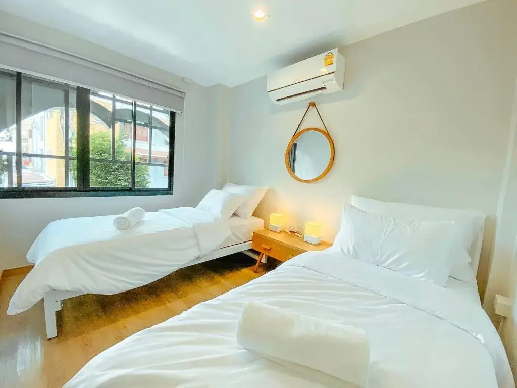 YAKTHAI POSHTEL