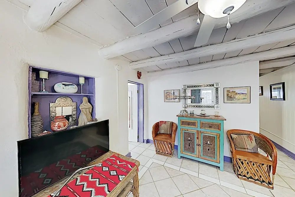 Charmed Casita W/ Private Backyard, Near Plaza 1 Bedroom Cottage