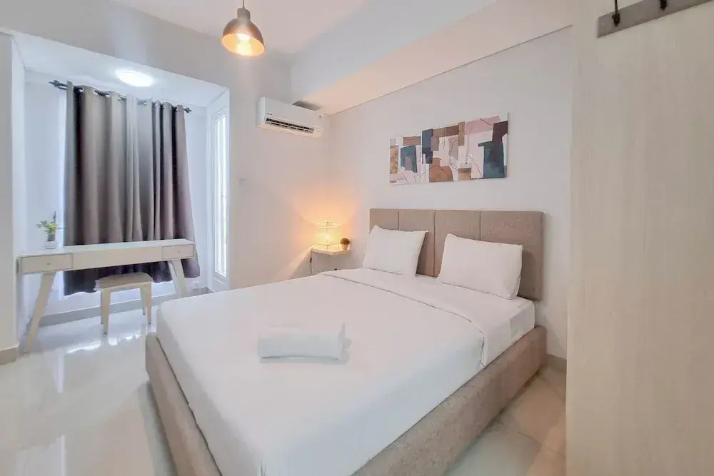 Modern Look and Comfortable Studio Barsa City Apartment By Travelio