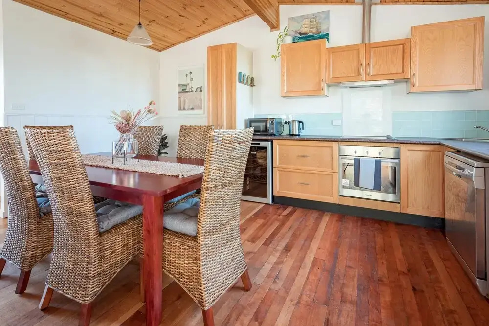 Bush Hideaway by the beach