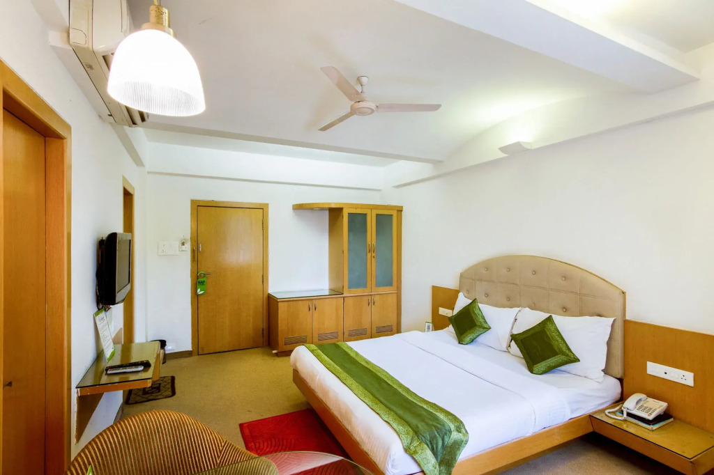 Treebo Premium Niraali Executive, Hinjewadi