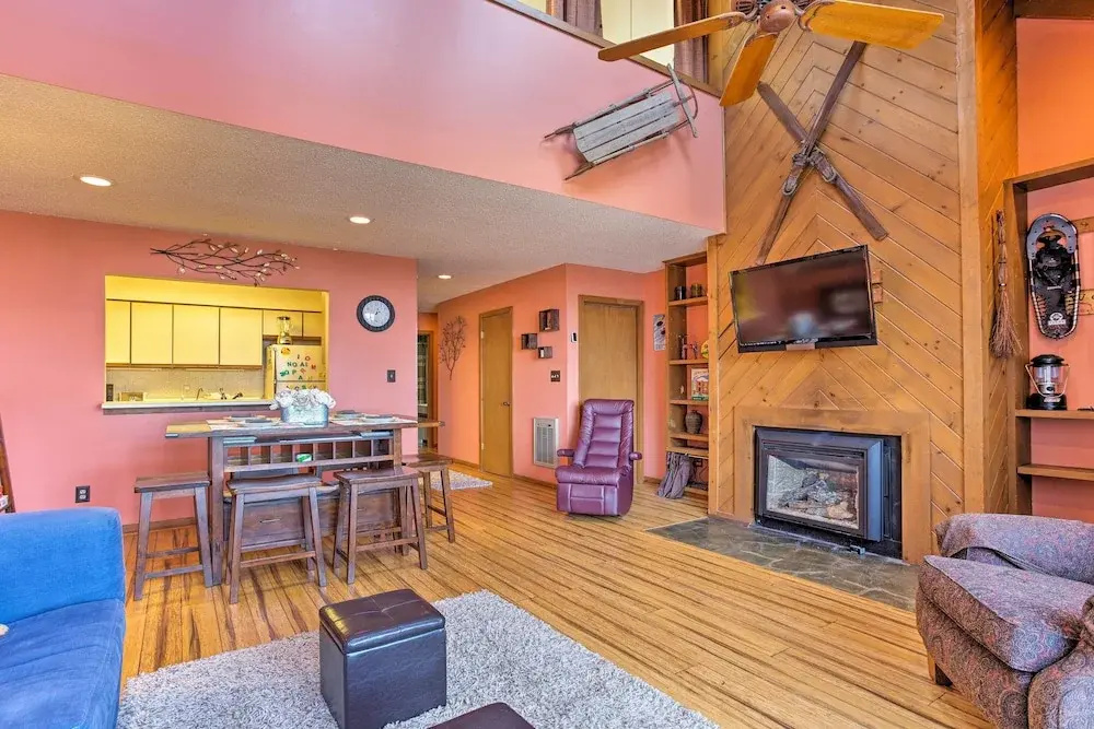 All-season Base in Beech Mountain, Pets Welcome!