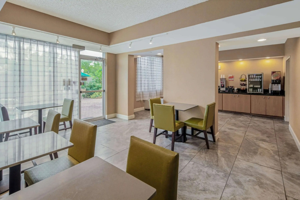 La Quinta by Wyndham Naples Downtown