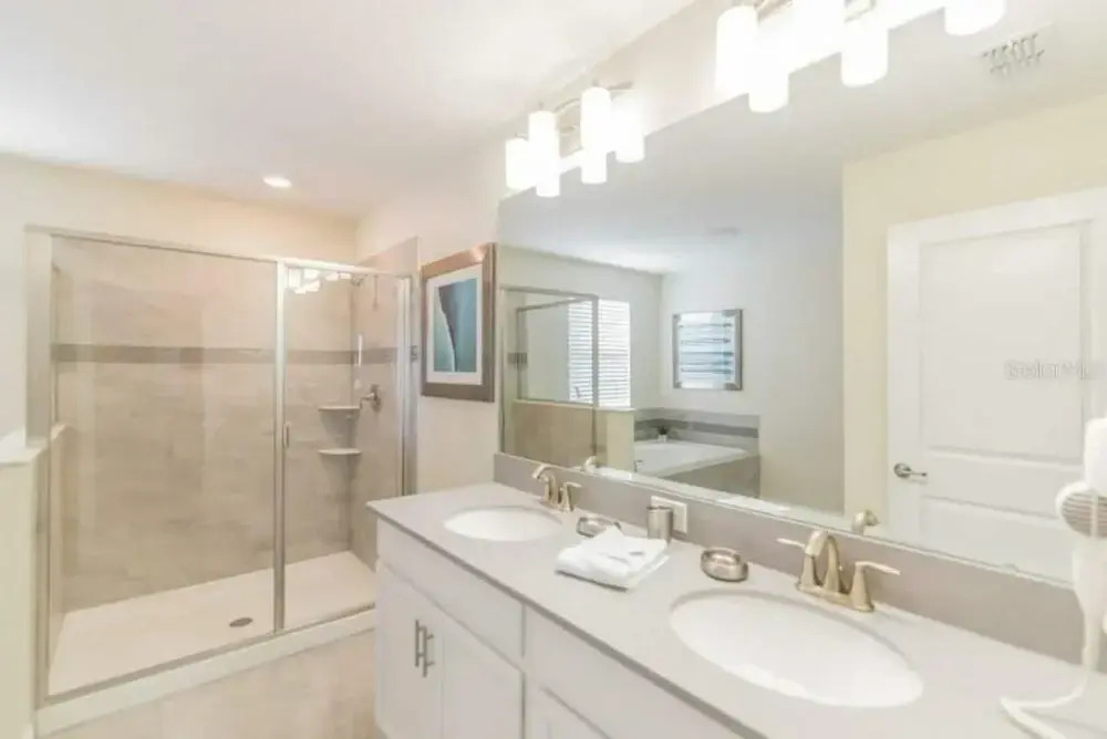 8912 Amazing Spacious Home
