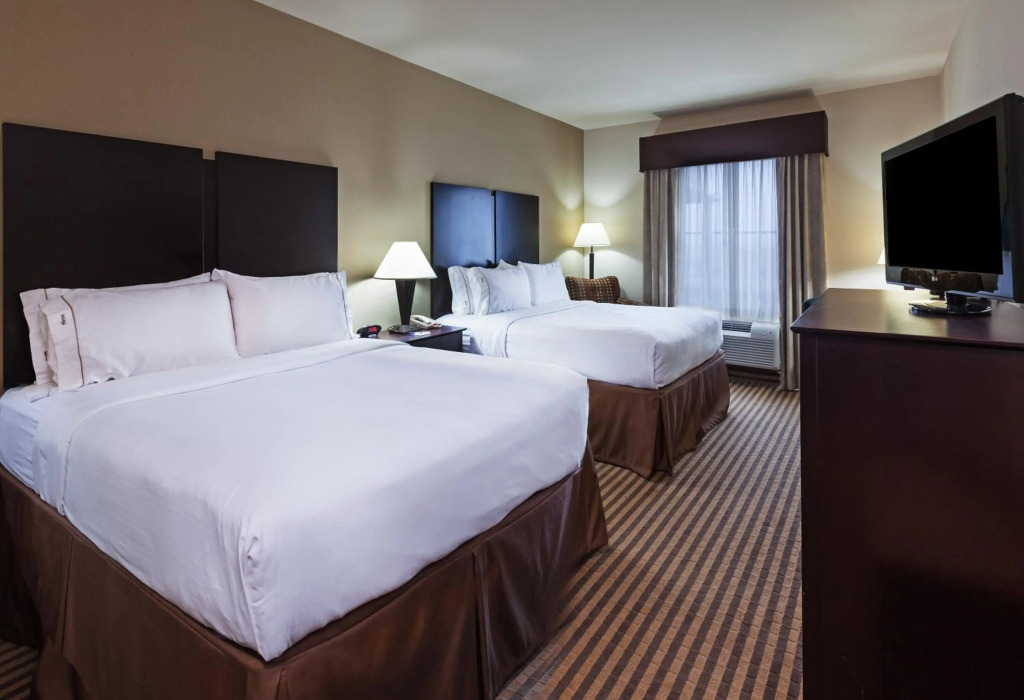 Holiday Inn Express & Suites Brady by IHG