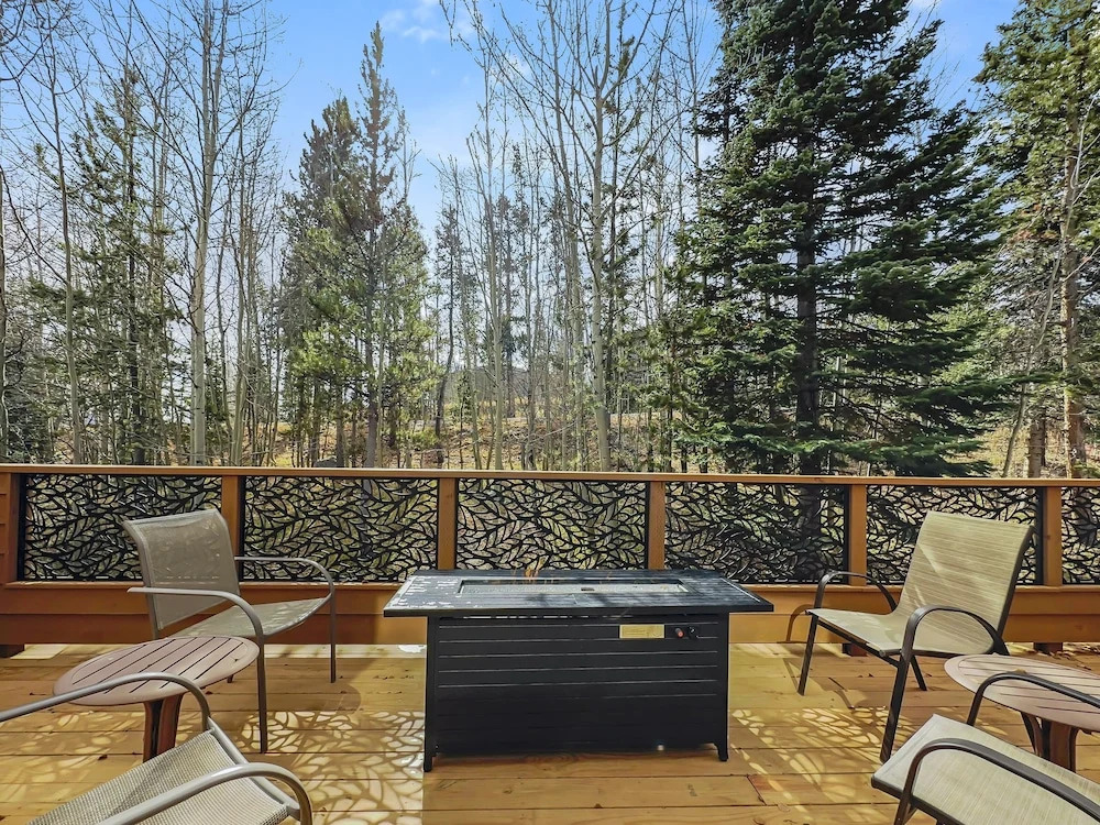 Cutty Sark Court #1 3br 2.5ba Mountain Views 3 Bedroom Townhouse by RedAwning