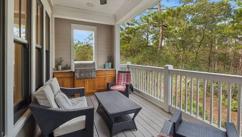 4 Minutes to Beach + Community Pool ~ Stunning Modern Home for 12
