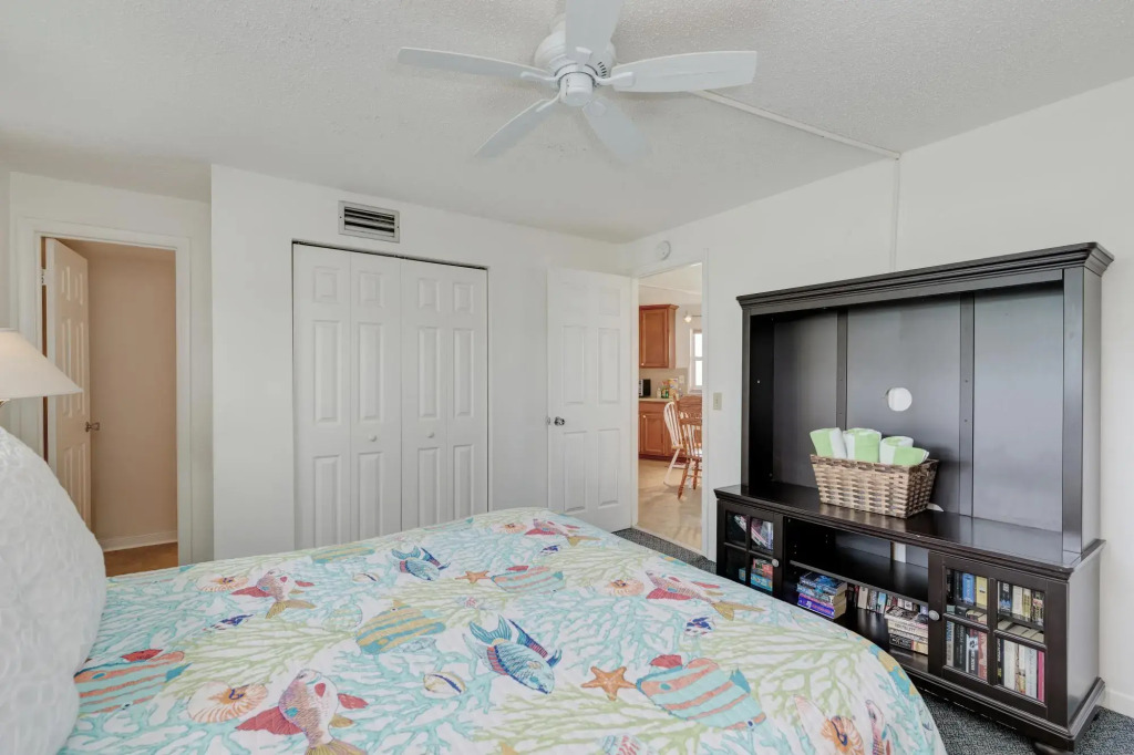 Anna Maria Island Beach Happy-Direct Beach Front-1BR-1BR