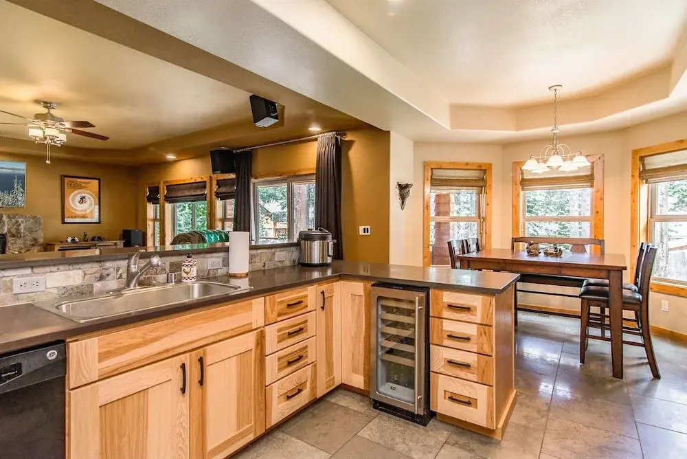 12726 Greenwood Dr House - 4 Br home by RedAwning
