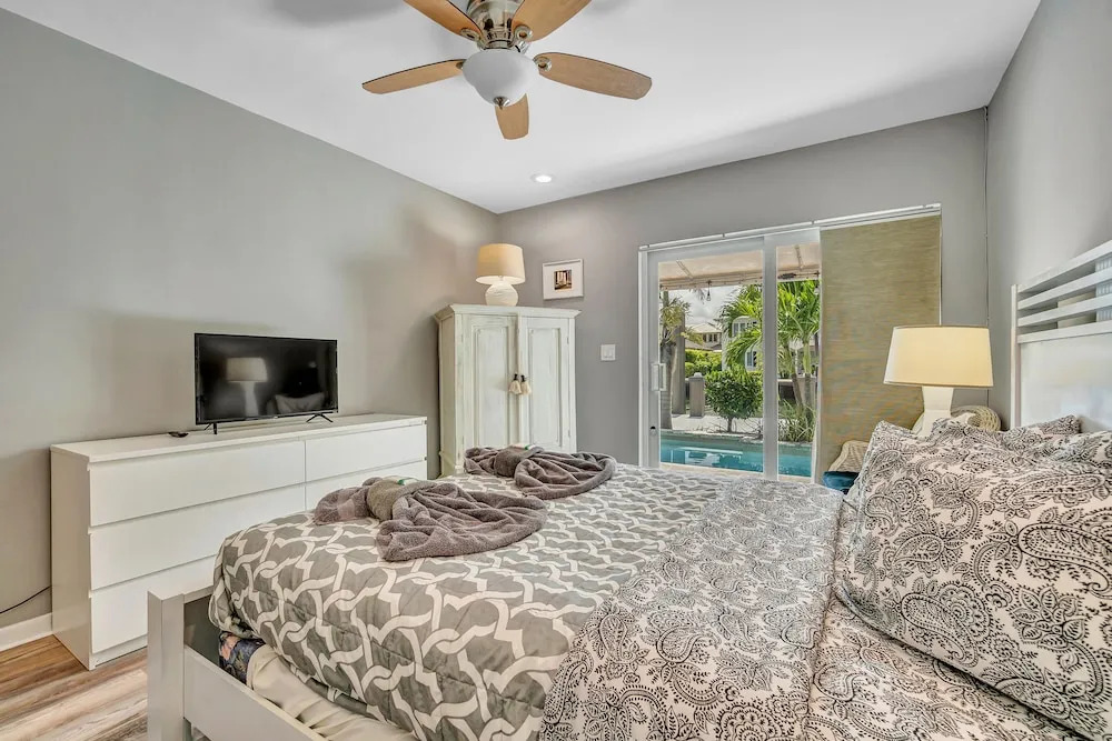 Casa Flamingo Intracoastal Front with Heated Pool
