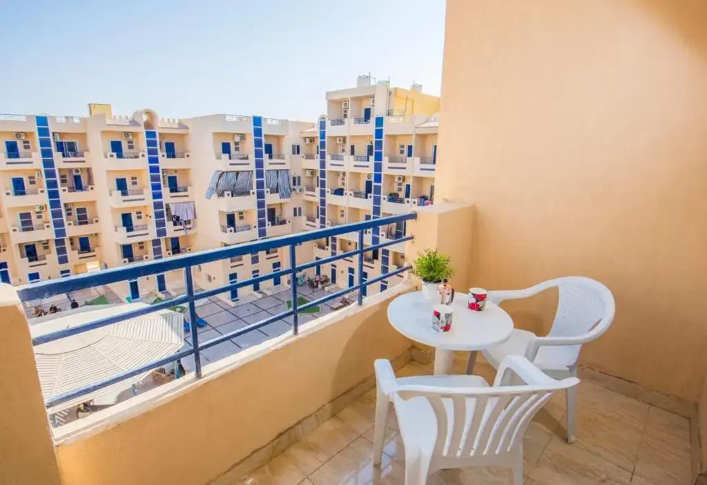 Pool View Near El Gouna With Top Floor Balcony & Kitchen - 2 x Large Pools - European Standards - Tiba Resort C34