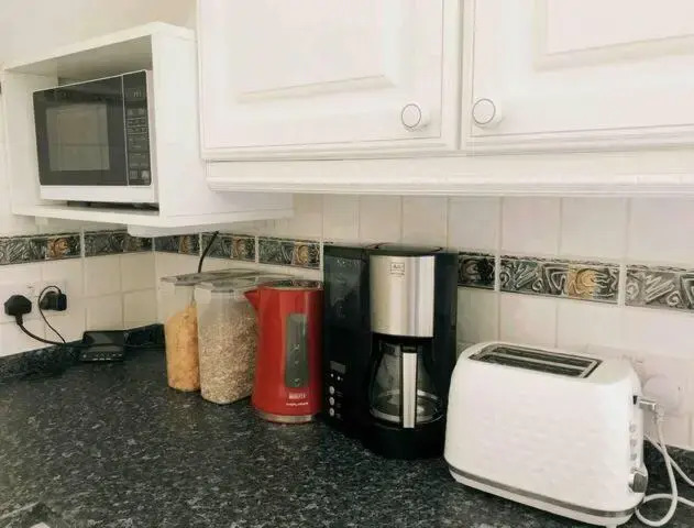 Self contained guest house with walking distance to beach and town center