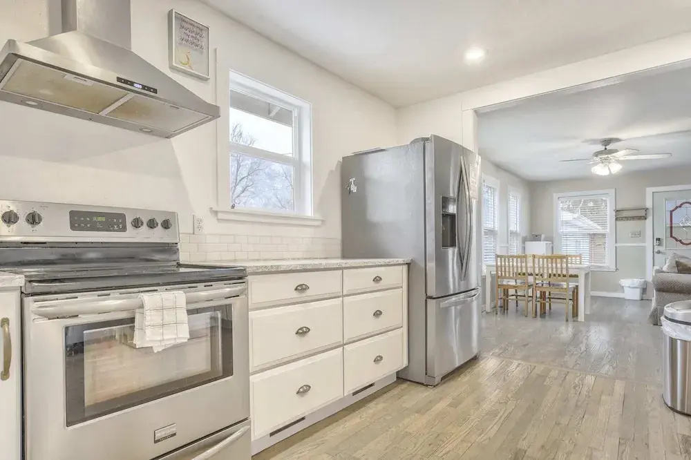 2BR Central Location Big Backyard & Dog Friendly!