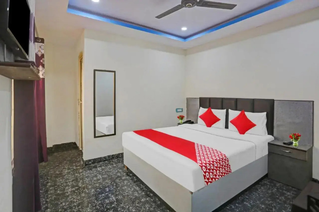OYO Flagship 70297 Royal Palace Guest House