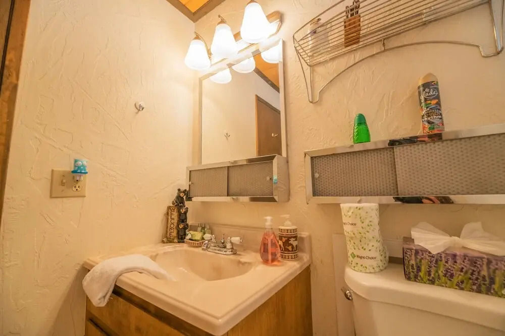 Lazy Bear Lodge - 3br/2ba/relaxing Forest Views/smart Tv/wifi/fenced Yard 3 Bedroom Home