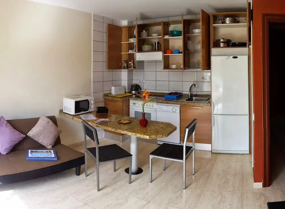 Romantic Sunny Apartment