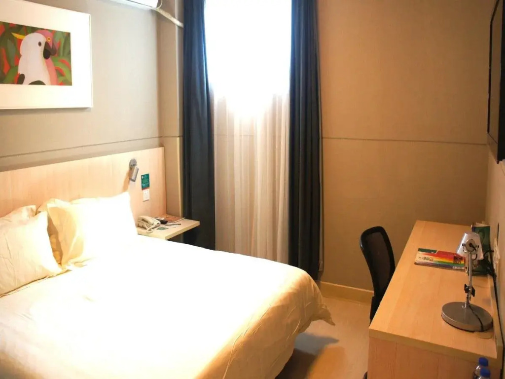 Jinjiang Inn Zhengzhou Railway Station Erqi Square Metro Station