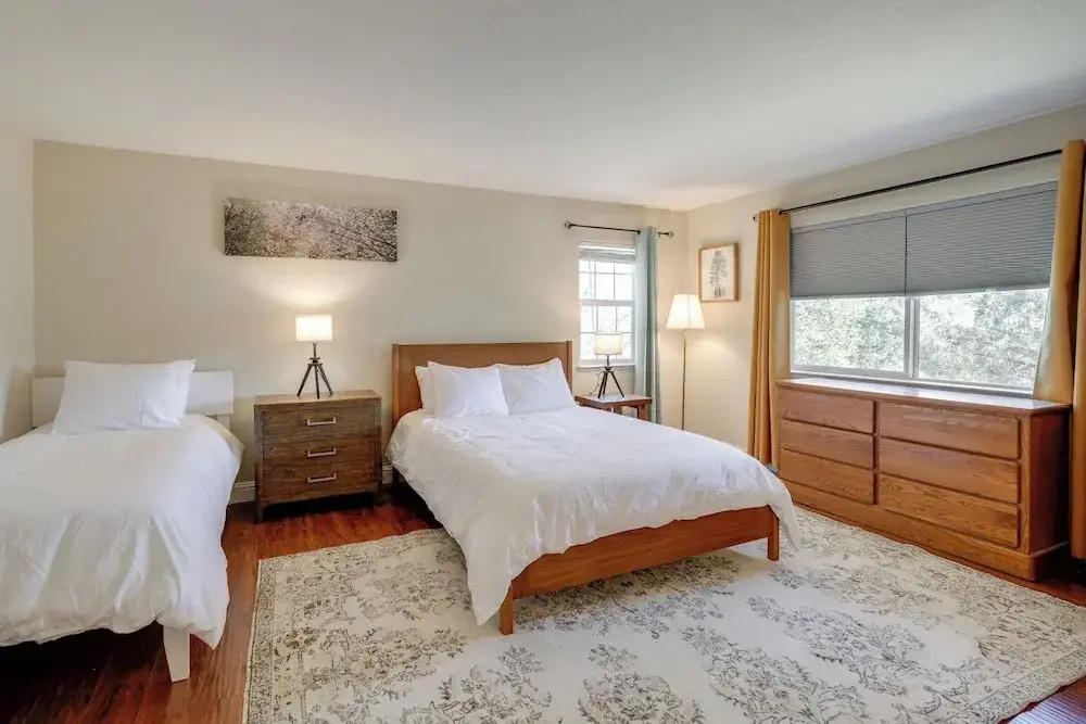 Hot Tub + Game Room: Family Retreat in Groveland!