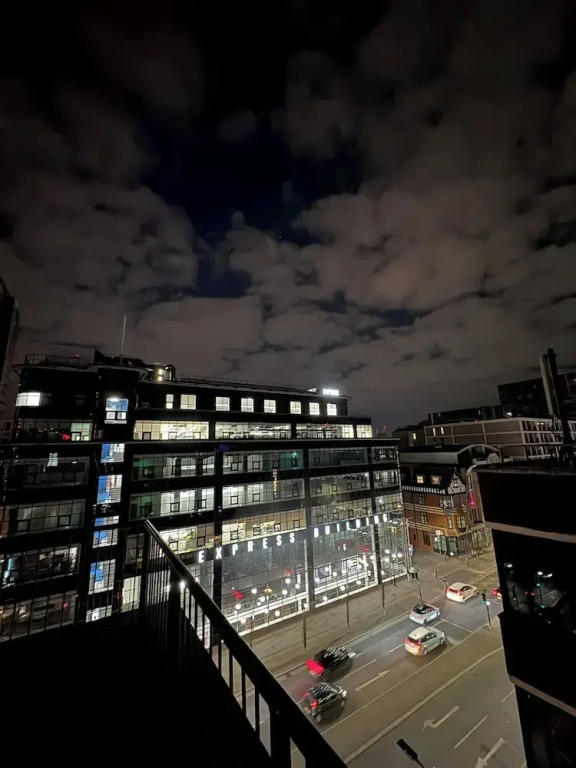 Modern 2 Bedroom City Oasis in Manchester