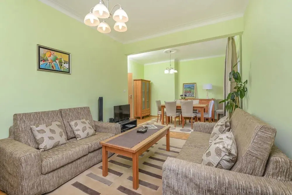 FM Deluxe 2-BDR Apartment - Homelike