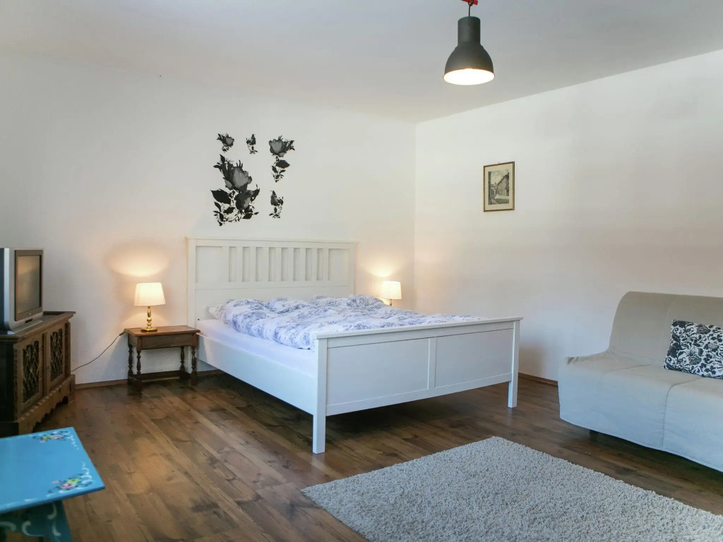 Pleasant Apartment with Sauna, Terrace,Garden,Darts, Parking