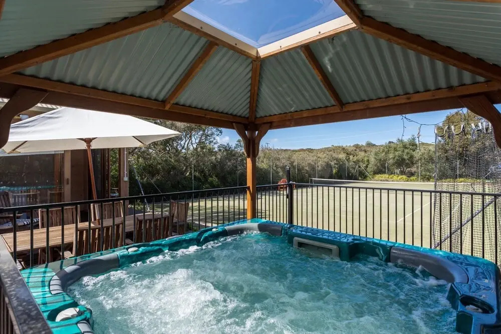 The Heyfield Hideaway: Tennis & Spa