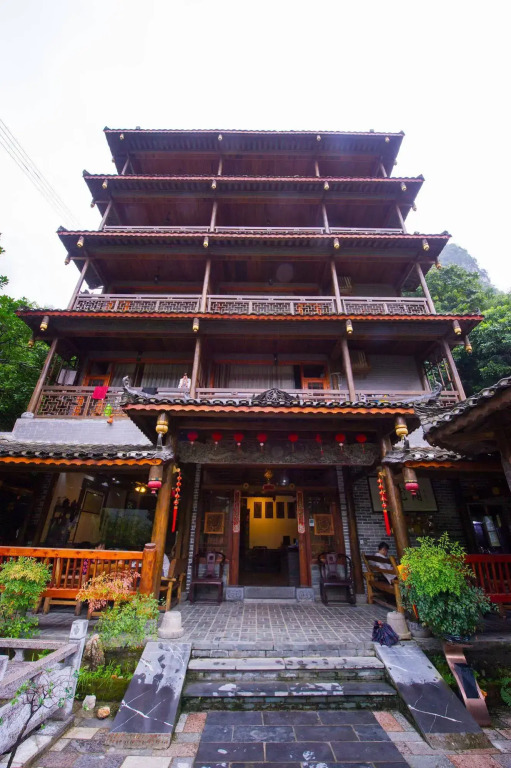 Yangshuo Scenic Mountain Retreat
