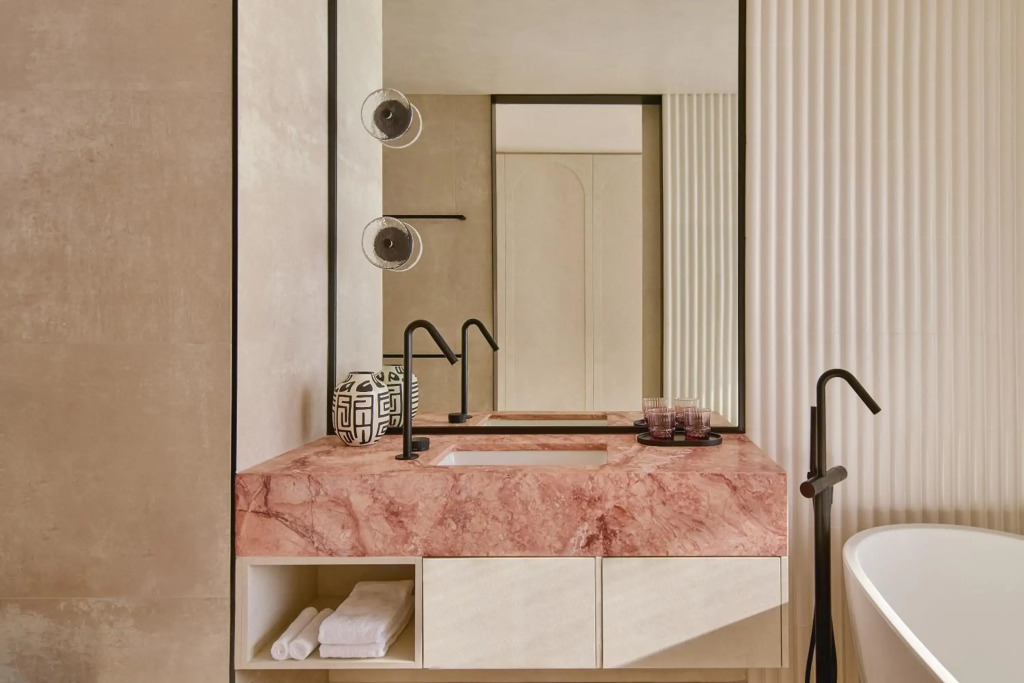 Mondrian Gold Coast