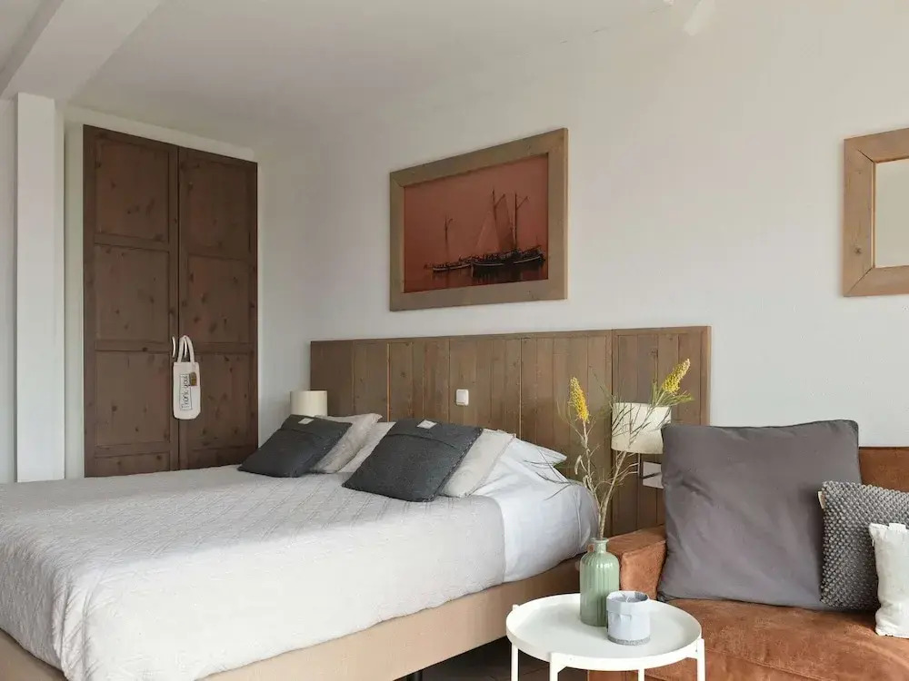 Modern Suites Near Beach