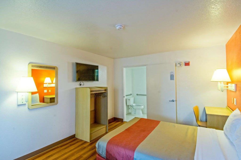 Motel 6-Redding, CA - South