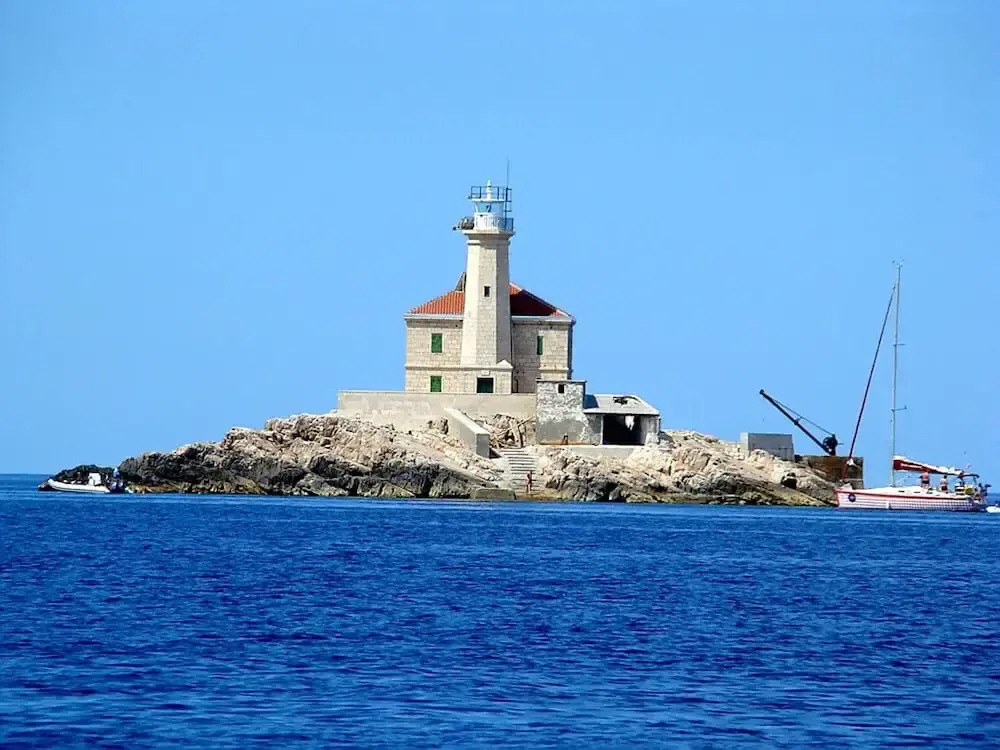 A1- apt With Terrace, Just 3 min Walk to the Beach
