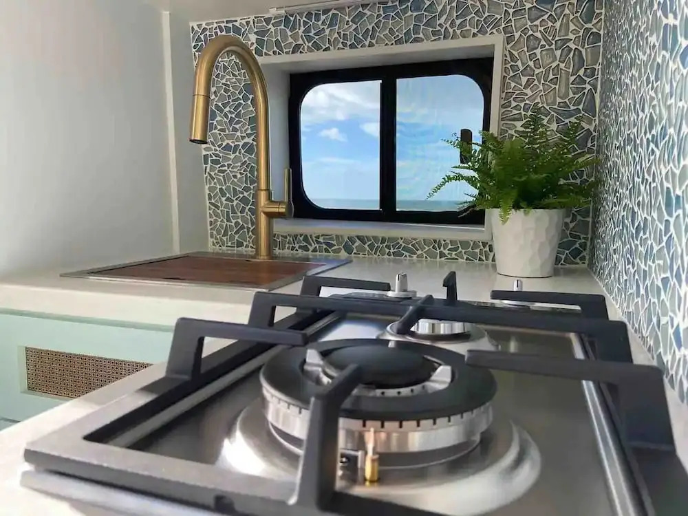 CampoMar Van Island Adventure on Wheels