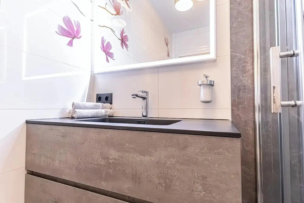 Chic 1BR with 1LV Apt In Central Vienna