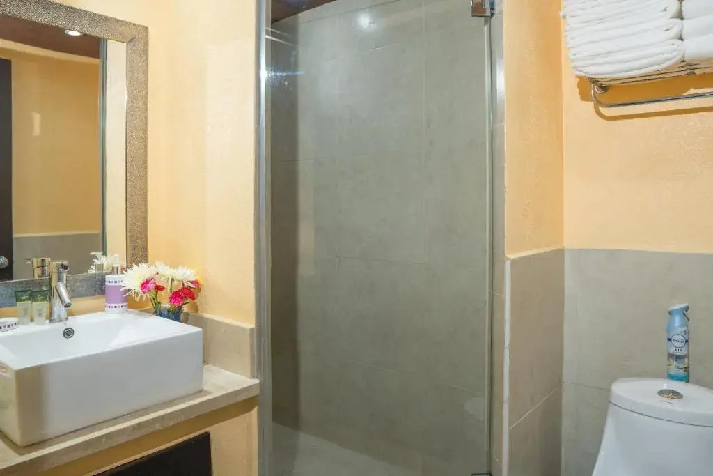 Ocean Front Condo Sleeps 4 Adults-Grand Venetian T3000-1606