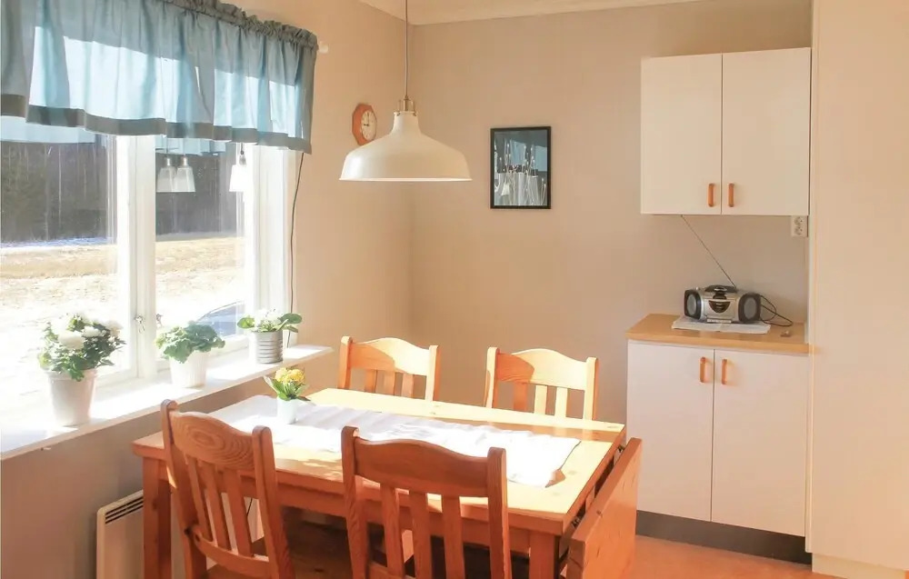 3 Bedroom Stunning Home In Bullaren