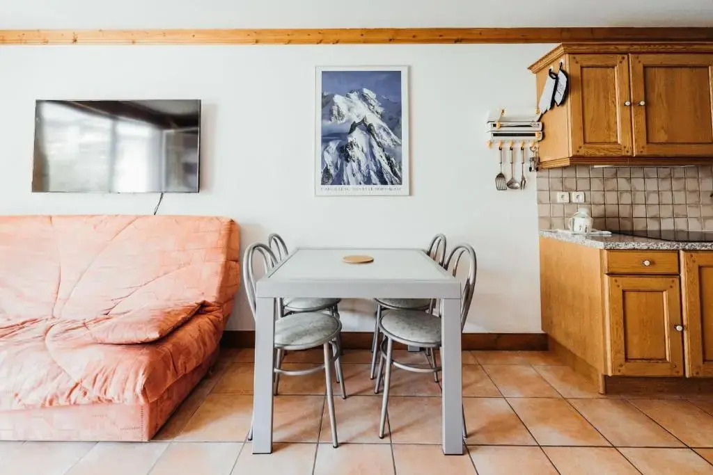 Cozy apartment with balcony 100 m from the Bettex gondola