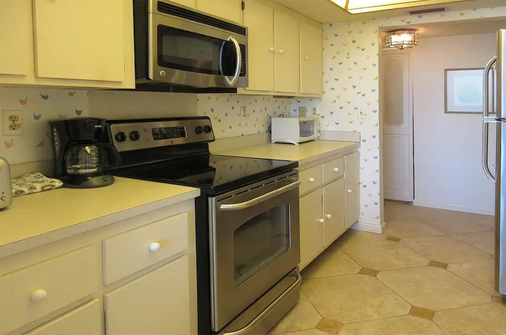 Marina Towers 704 - 2 Br Condo