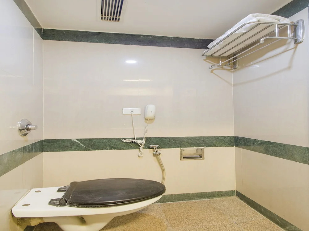 OYO 10209 Hotel AVS Sweet Magic