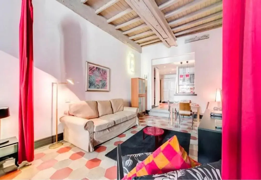 Apartment in piazza5 Scole, For 5 people, Center of Rome