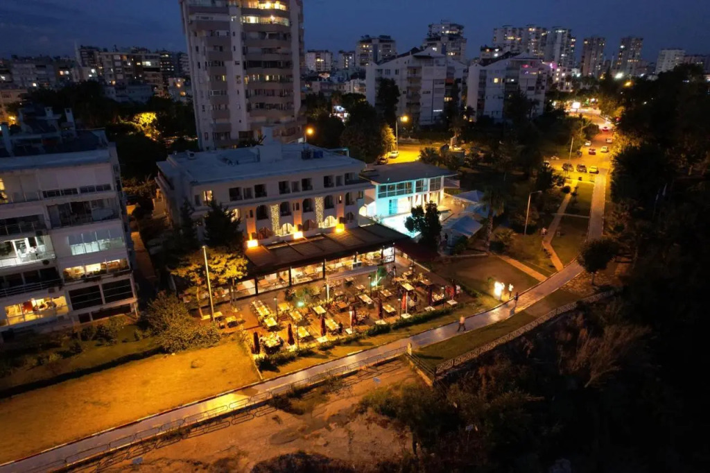 Tema 242 Hotel