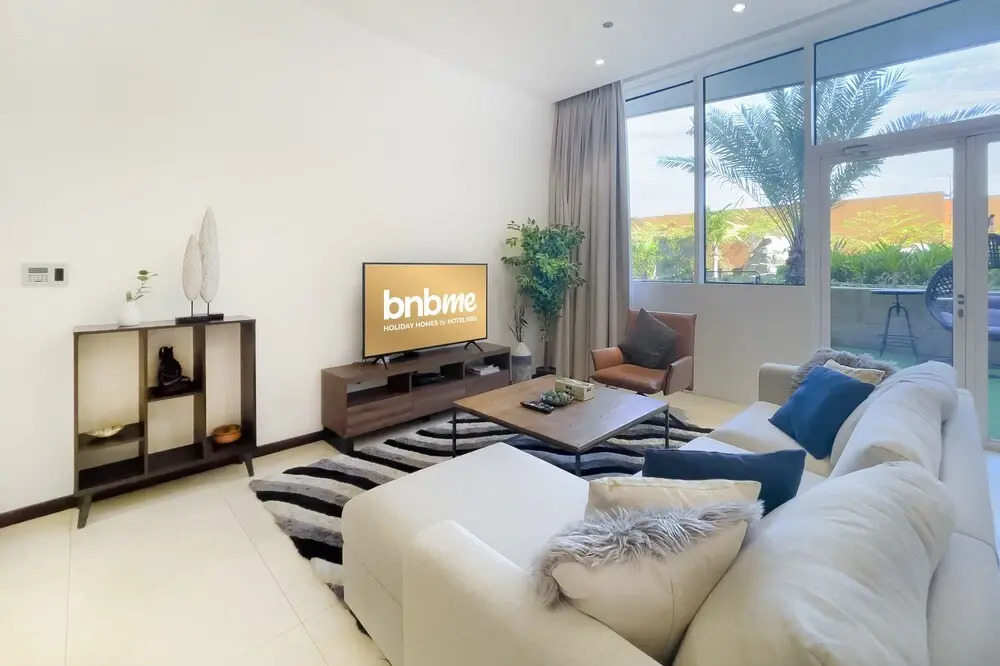 1B-Tiara Aquamarine-G05 by bnbme homes