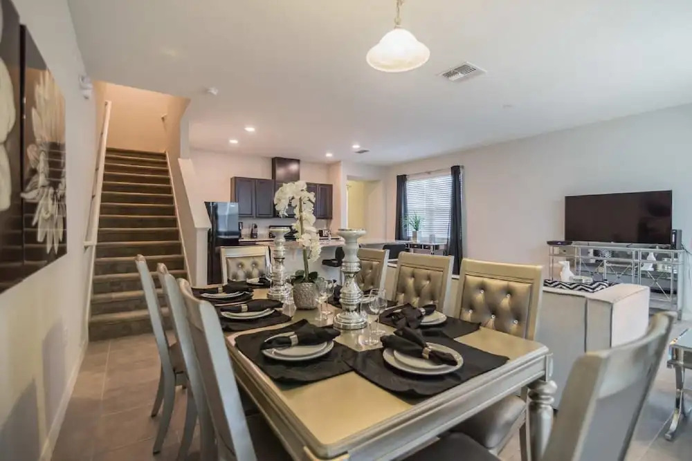 5137 Compass Bay