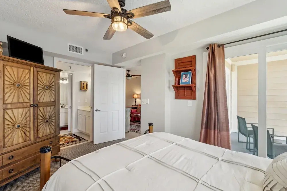 Vintage Ocean View Paradise - 1BR - Beachfront