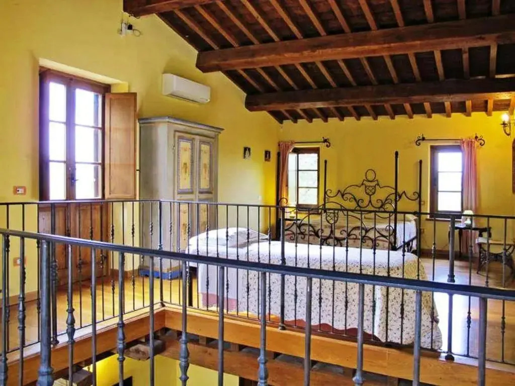 7 bedrooms villa with private pool enclosed garden and wifi at Loc Ramazzano Perugia
