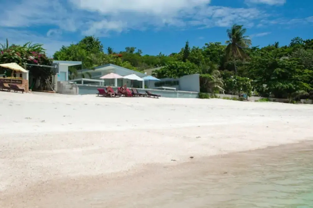 8 Bedroom Twin villas on Samrong Bay beach front resort