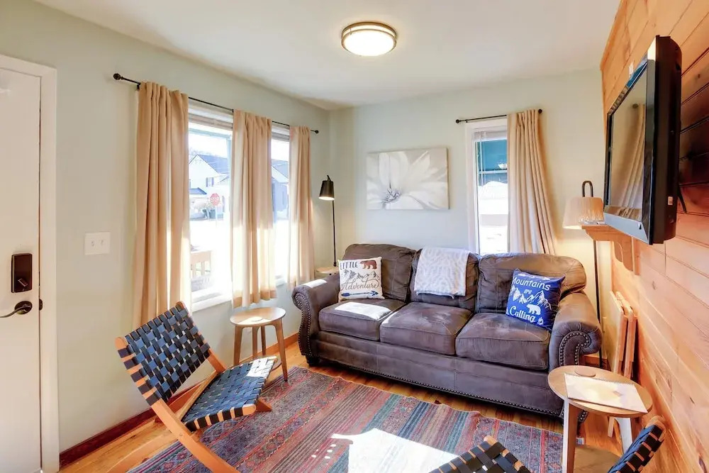 < 1/2 Mi to Damascus Town Park: Cozy Cabin w/ Deck